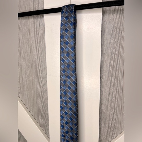 E1.10 Van Heusen Tie Blue/Gray - Picture 2 of 3